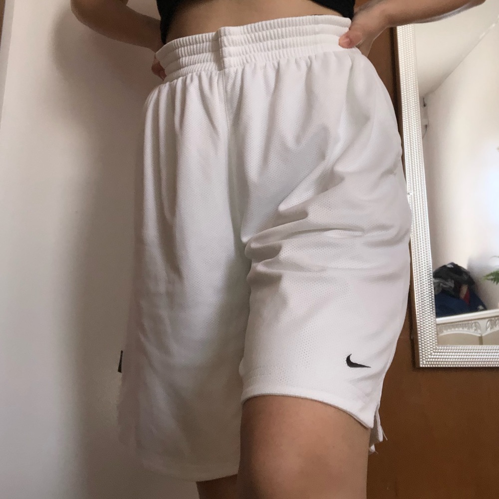 WHITE NIKE BASKETBALL SHORTS